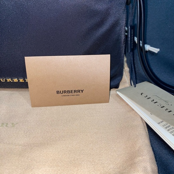 Burberry small nylon bag - Picture 7 of 11
